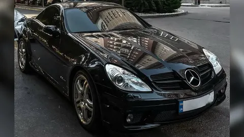 Mercedes SLK55 AMG R171: у Києві помітили рідкісний компактний спорткар