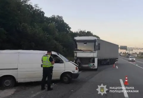 ДТП під Львовом: Renault Magnum зіткнувся з Volkswagen Transporter