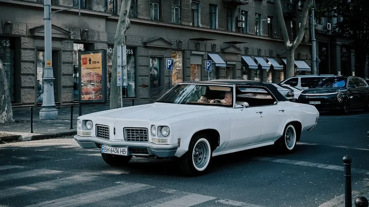Рідкісний Oldsmobile Delta 88 70-х помітили в Одесі: деталі знахідки
