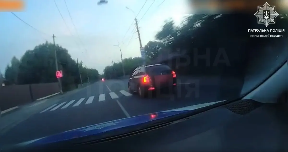 У Луцьку патрульні відкрили вогонь по авто, щоб зупинити порушника