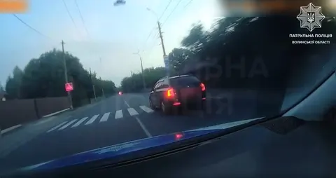 У Луцьку патрульні відкрили вогонь по авто, щоб зупинити порушника