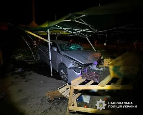 Смертельна ДТП у Лиманці: Hyundai в'їхав у торгову палатку, загинув 20-річний па