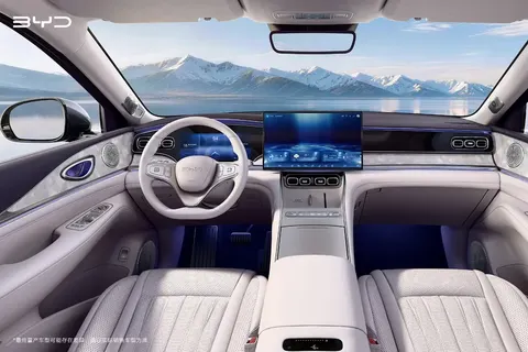 BYD розкрила салон флагманського кросовера Sealion 08: шкіра, замша та 784 сили