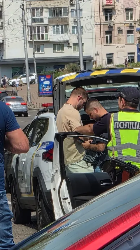 У ДТП біля палацу «Україна» зіткнулися екс«смотрящий» за СІЗО та посадовець УАФ