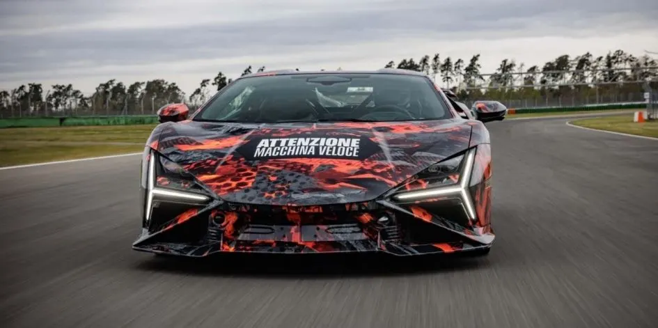 Lamborghini Revuelto SV: рекорд Хоккенхаймрингу до прем'єри