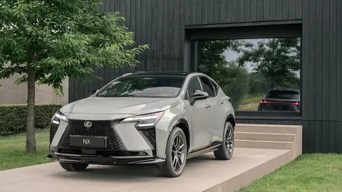Lexus NX оновився: 100 км на електротязі та швидка зарядка