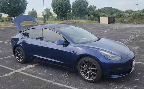 Сонячна плівка на даху Tesla Model 3: 250 Вт із кузова за 450 доларів