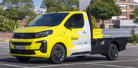 Opel показав бортовий Vivaro Flatbed із новим 2,2-літровим дизелем
