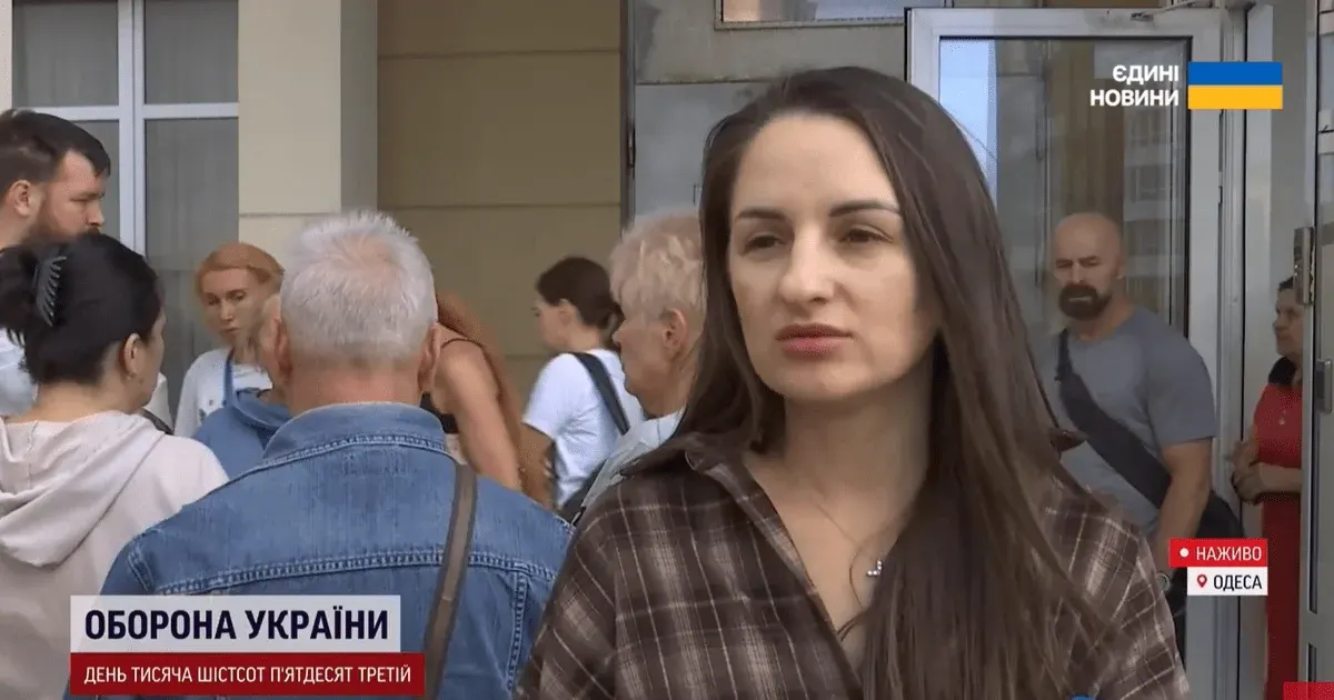 Удар РФ по Одесі: жінка врятувала сина з-під завалів, питаючи "ми померли?"