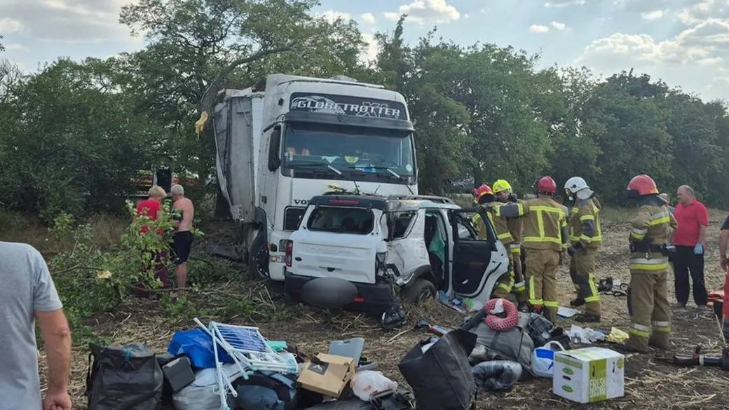 Потрійна аварія на Миколаївщині: водій вантажівки загинув, пасажирка у лікарні