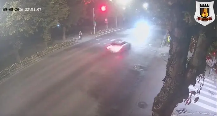 У Луцьку водій BMW проїхав перехрестя на червоне: відео порушення