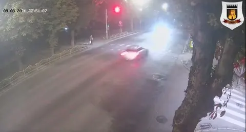 У Луцьку водій BMW проїхав перехрестя на червоне: відео порушення
