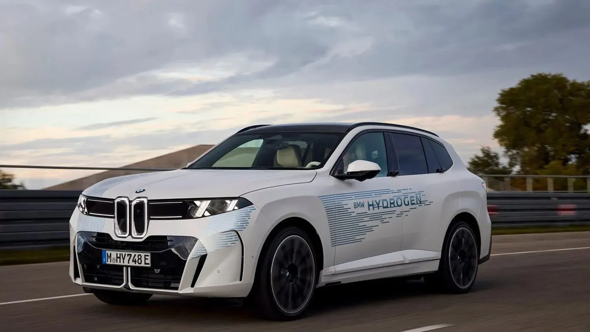 BMW iX5 Hydrogen: 740 км запасу ходу і заправка за 5 хвилин