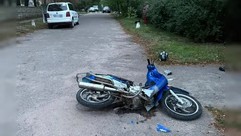 У Бобринці мінівен зіткнувся з мотоциклом: 14-річний водій загинув