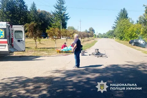На Уманщині Mercedes Vito збив велосипедиста: чоловік помер дорогою до лікарні