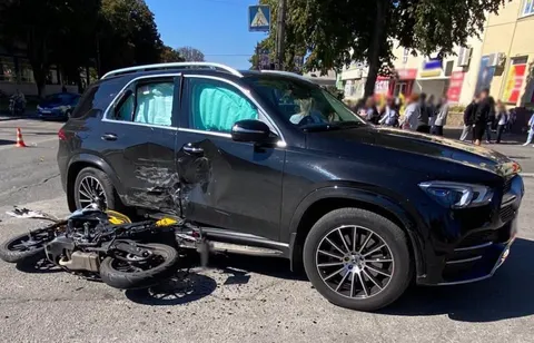 У Звенигородці Mercedes не пропустив мотоцикл Lifan: 20-річний водій у лікарні