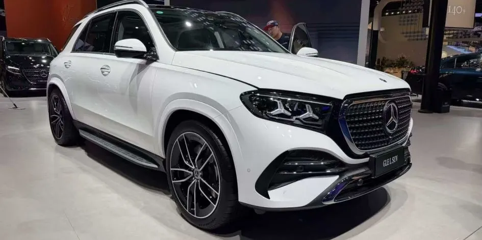 Mercedes-Benz GLE L: подовжений кросовер для Китаю показали в Ченду
