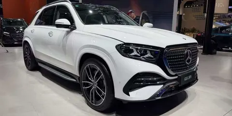 Mercedes-Benz GLE L: подовжений кросовер для Китаю показали в Ченду