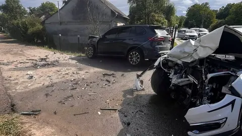 На Львівщині зіткнулися Jetour X70 та BMW: двоє травмованих