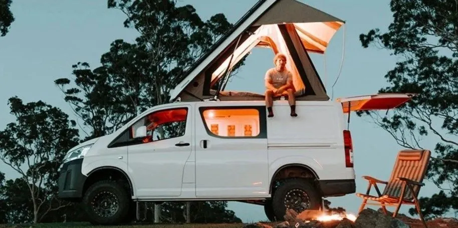 Toyota HiAce став позашляховим автодомом: що всередині