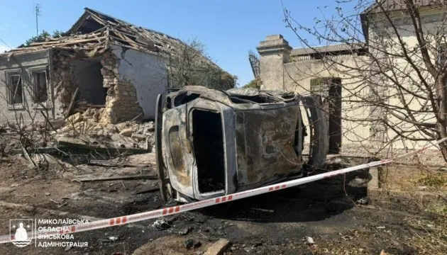У Миколаєві через атаку «Шахедів» пошкоджено сім будинків та три автівки