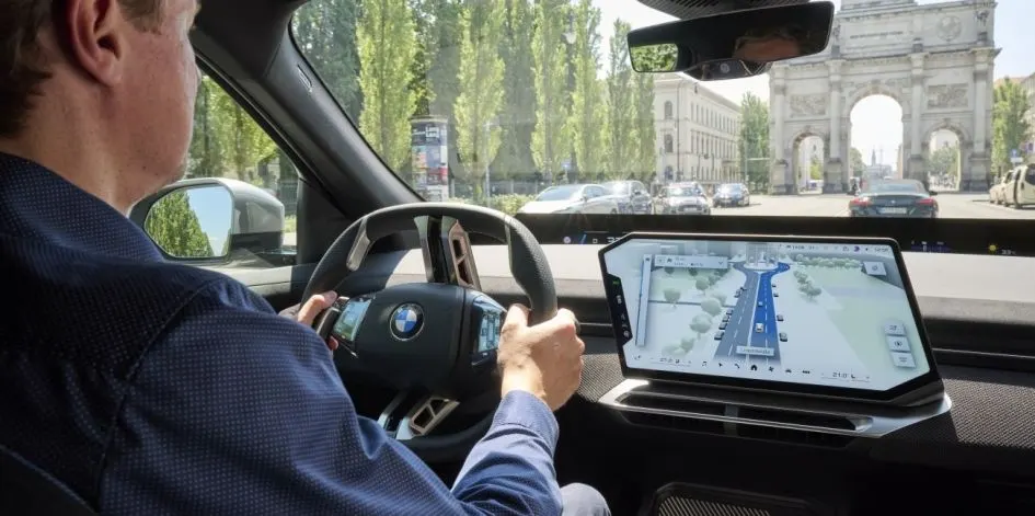 BMW поєднає навігацію та роботу автопілота в одній 3D-картинці