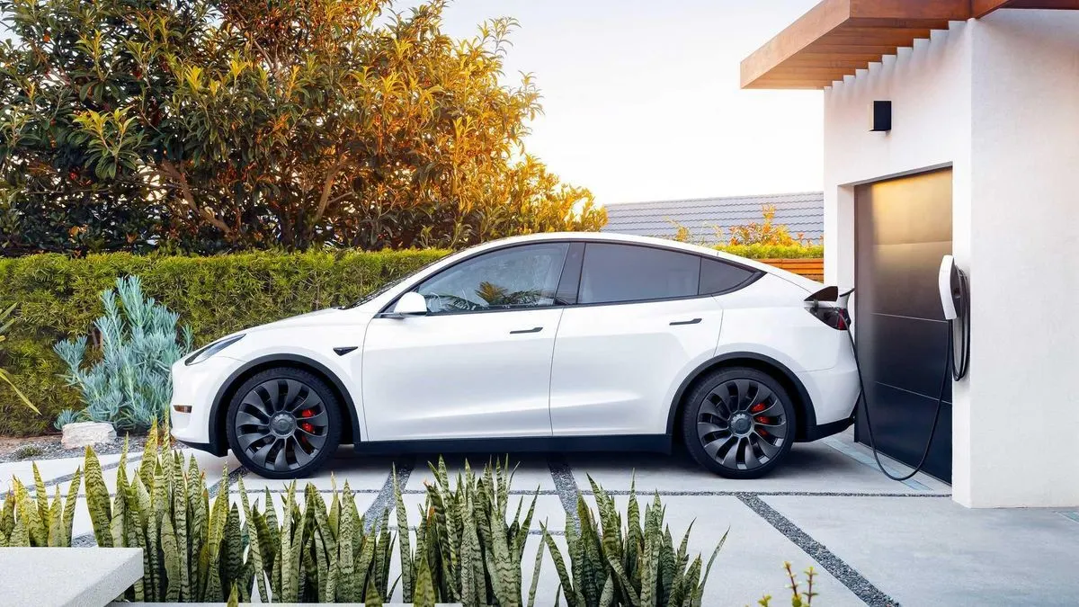 Tesla Model Y втратила 23% батареї без швидких зарядок: у чому причина