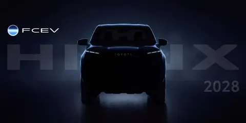 Toyota Hilux на водні: 400 км запасу ходу та буксирування 2,5 тонни