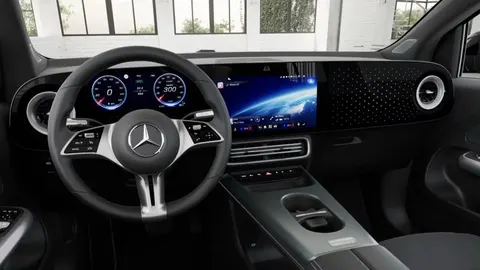 Mercedes-Benz GLA: скільки насправді коштує опція MBUX Superscreen
