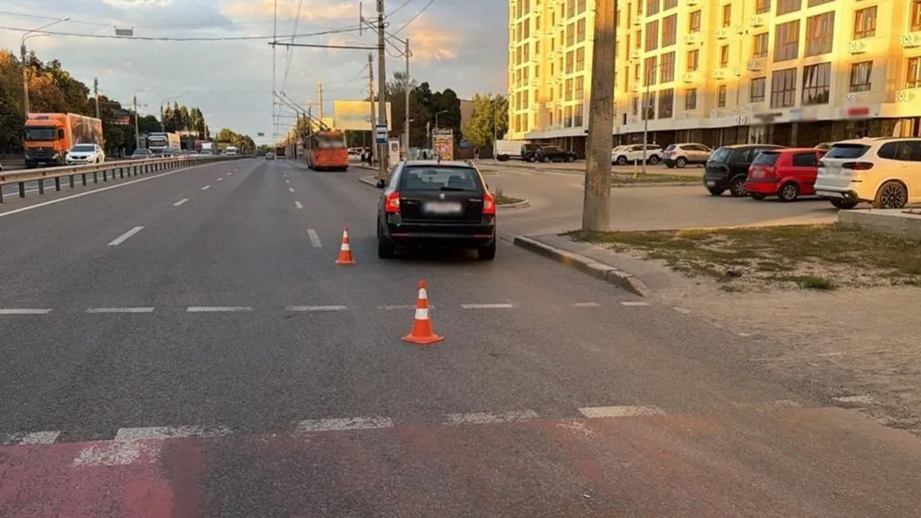 У Черкасах водій Skoda наїхав на дитину на самокаті: деталі