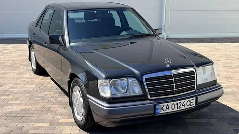 Колекційний Mercedes-Benz W124: за 31-річний седан просять $39 тисяч