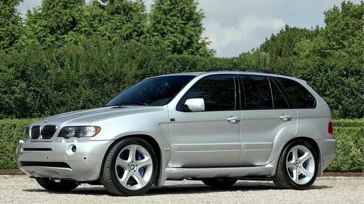 BMW показала X5 M 2000 року: V10 від M5 E60 та механіка