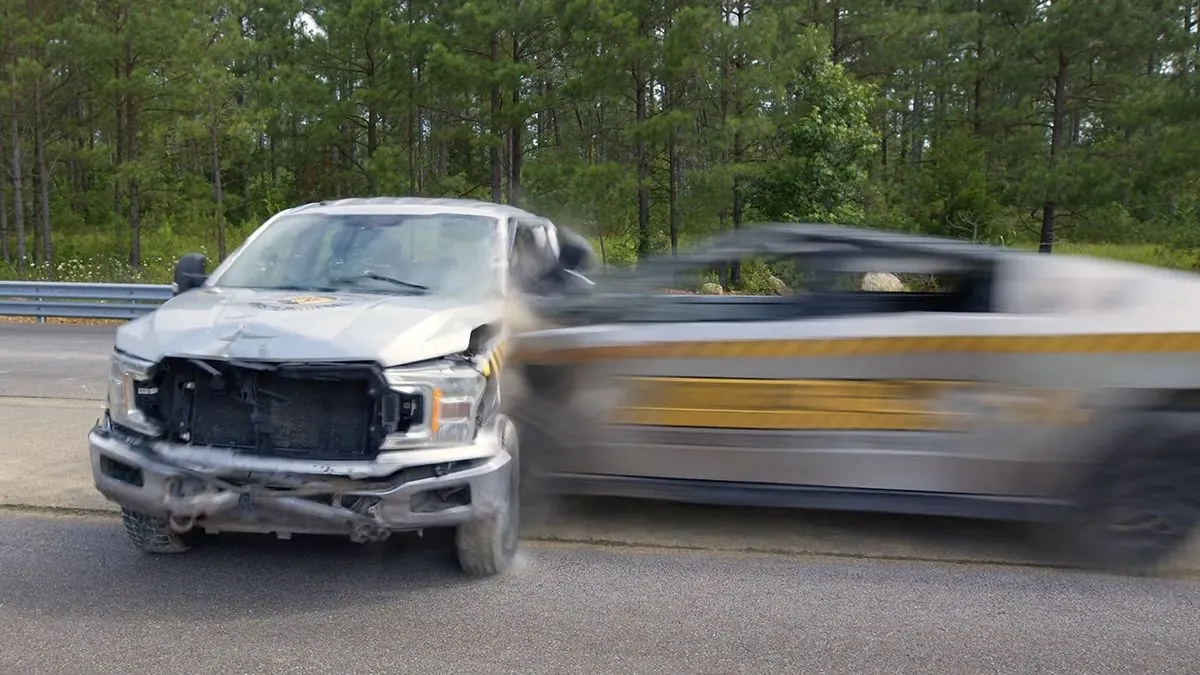 Tesla Cybertruck проти Ford F-150: лобове зіткнення на 179 км/год
