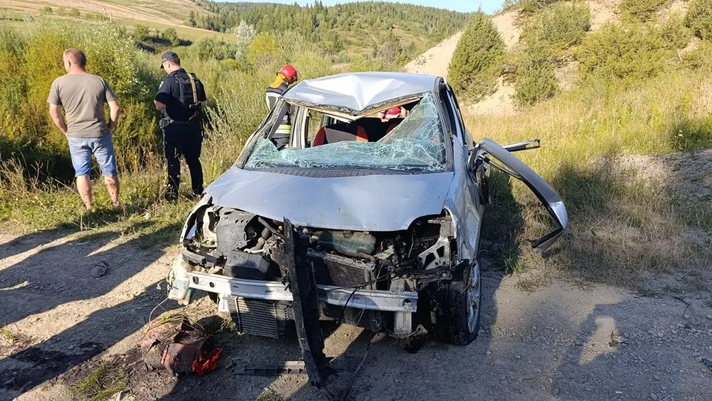 Renault Modus злетів із дороги на Львівщині: водій загинув на місці