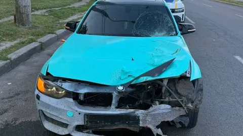 У Харкові п'яний водій BMW збив на переході чоловіка на самокаті