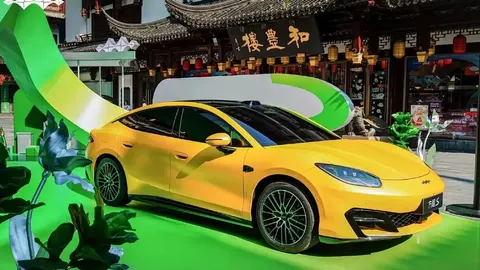 BYD Leopard Formula S: ліфтбек і універсал із запасом ходу 900 км