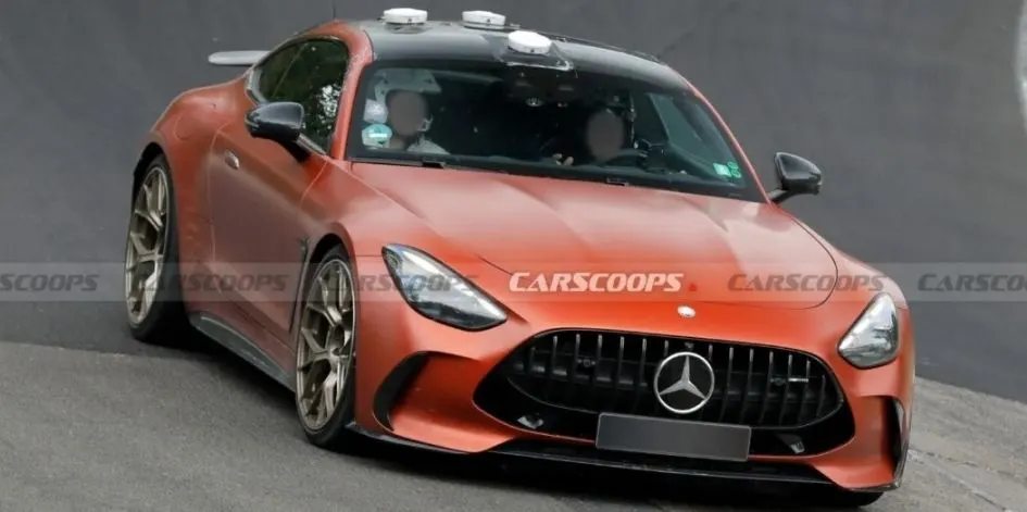 Mercedes-AMG GT 63 випробовують на Нюрбургринзі без водія за кермом