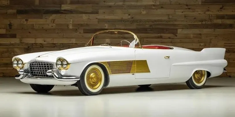 Cadillac Elegante 1953 року: золотий купе-унікум пішов з молотка за 1,275 млн доларів