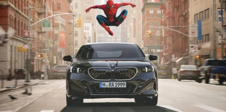BMW показала Людину-павука на екранах авто: реклама чи сюрприз?
