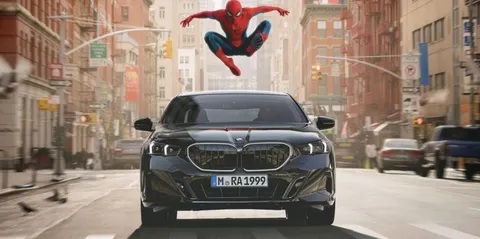 BMW показала Людину-павука на екранах авто: реклама чи сюрприз?