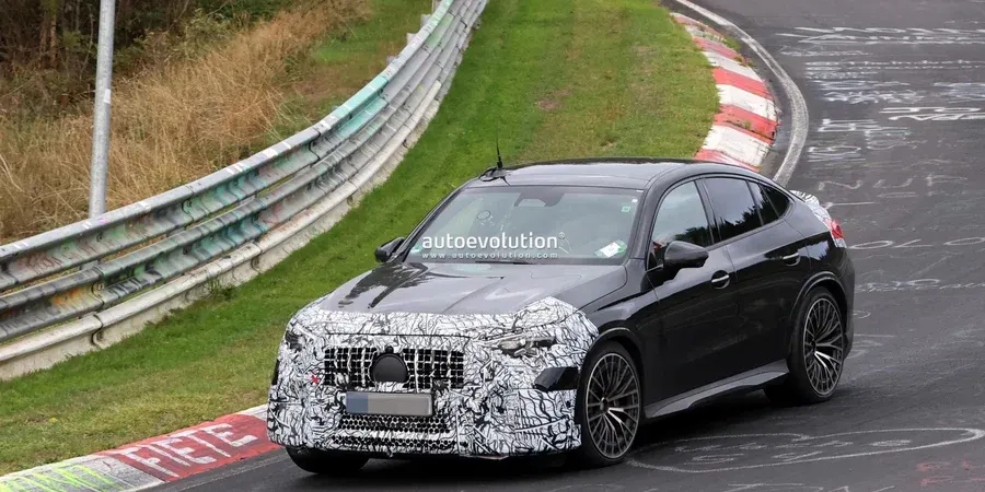 Mercedes-AMG GLC 53 Coupe готують до оновлення: нові фари та збережений шестициліндровий двигун
