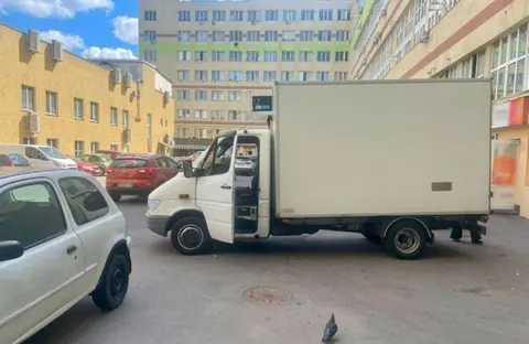 У Вінниці водій Mercedes-Benz Sprinter наїхав на пенсіонерку: подробиці