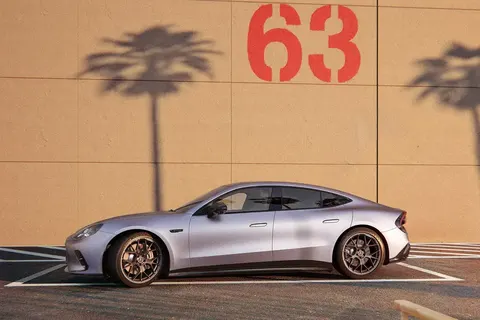 Mercedes-AMG GT 53: 544 сили, 800 км запасу ходу та зарядка на 600 кВт