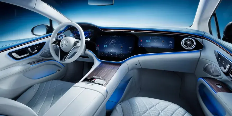 Mercedes повертає кнопки, але екранів стане ще більше