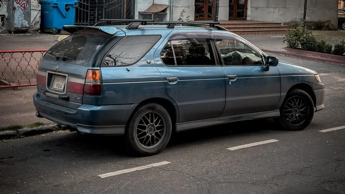 Nissan R'Nessa GT Turbo: раритетний японський кросовер-універсал помітили в Україні