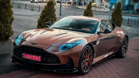У Києві помітили новий Aston Martin DB12 S: 700 сил від Mercedes-AMG