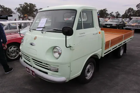 У Києві зафіксували Nissan Cabstar 1980 року: рідкісна японська вантажівка з пра