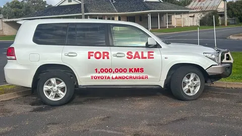Toyota Land Cruiser з пробігом 999 999 км продають на аукціоні