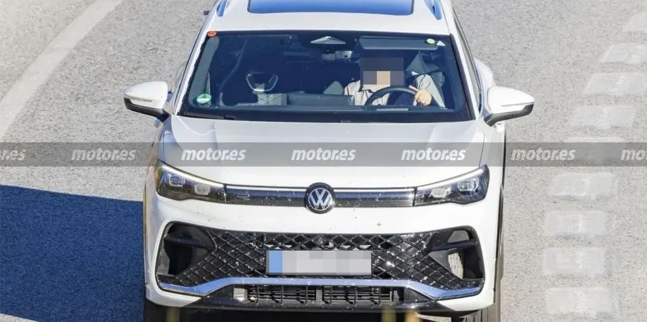 Volkswagen Tiguan R: прототип без камуфляжу вийшов на фінішну пряму