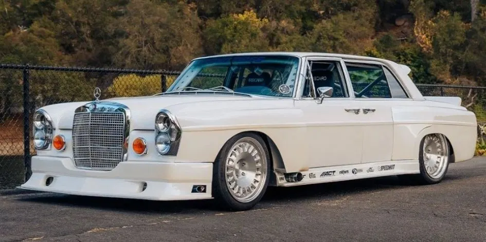 Mercedes-Benz 300 SEL W108 став хот-родом Blue Boar з V8 від Corvette